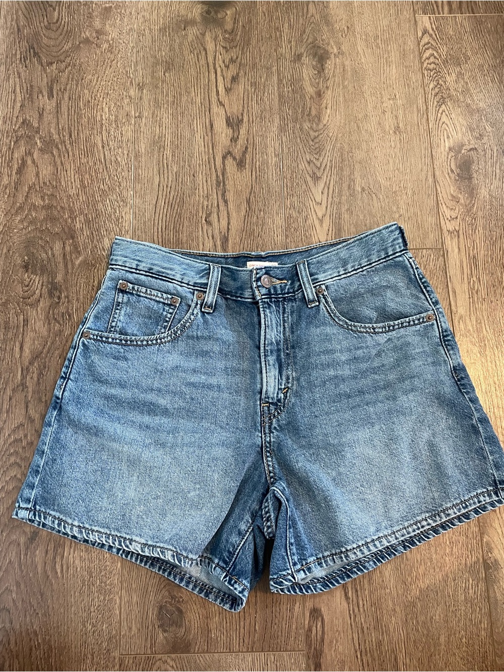 Levi's Women's Cinch Mom Shorts Size 28 High-Rise Blue Denim 5-Pocket